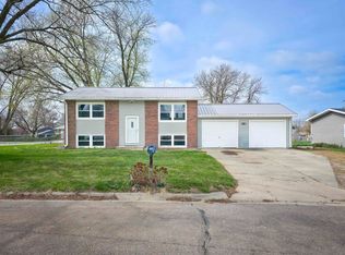 306 Broadmoor Dr, Norfolk, NE 68701
