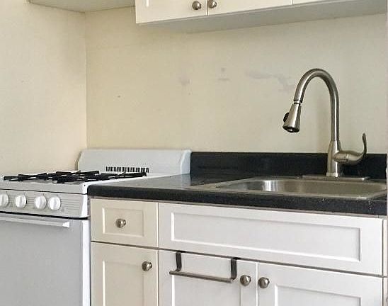 3rd image of 200 W 16th St APT 5H