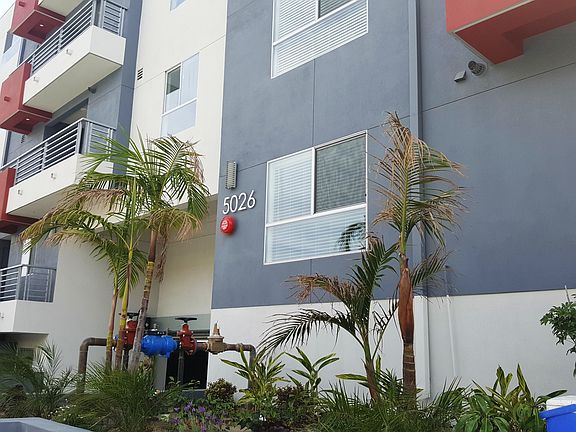 5th image of 5026 Rosewood Ave #402