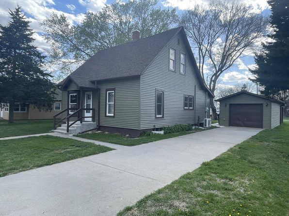 521 N 9th St, Loup City, NE 68853