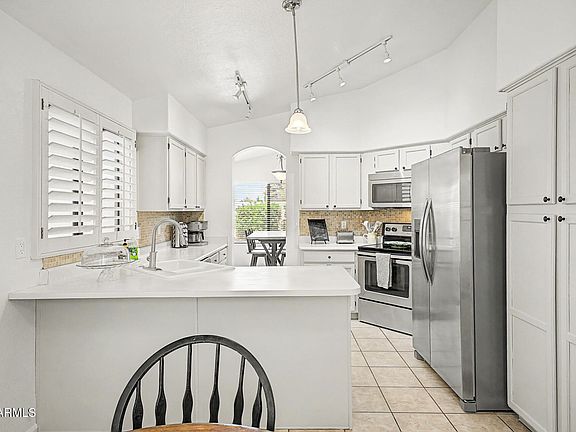 2nd image of 246 E VAUGHN Avenue