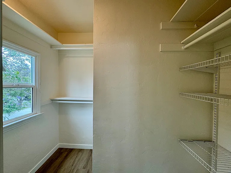 121 N La Peer Dr #6 — Photo 6