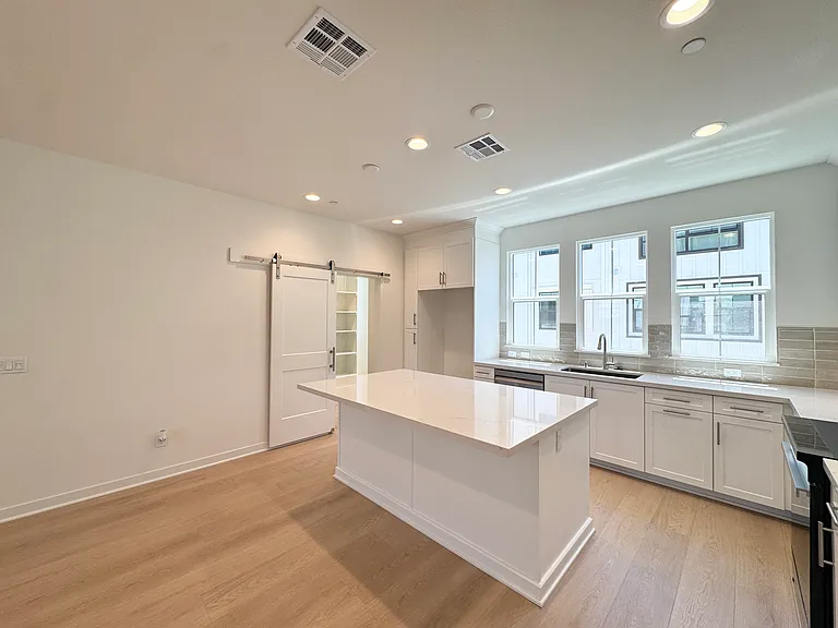 2554 Delphinium Ln — Photo 17