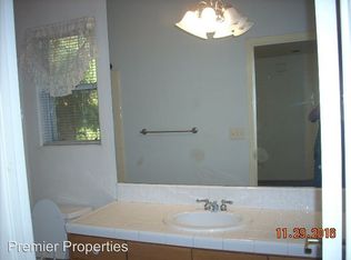 318 E Braddock Dr, Fresno, CA