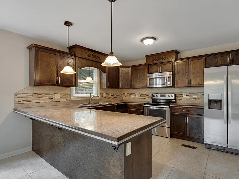 7558 Jennings Ln — Photo 9