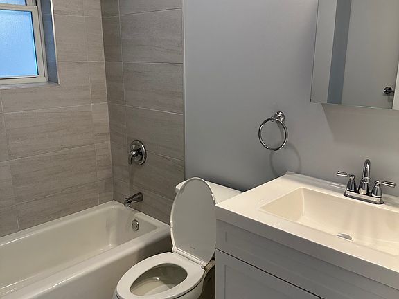 5th image of 53 Chicago Ave #2
