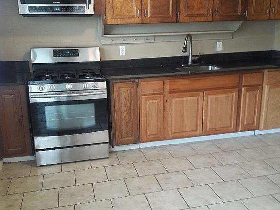 3rd image of 33008 Akron St