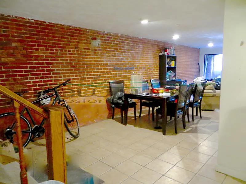 2 bed, 1.5 bath, 999 sqft, $4,200 — Photo 3