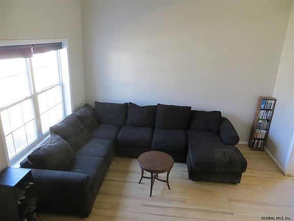 5th image of 25 Franklin St