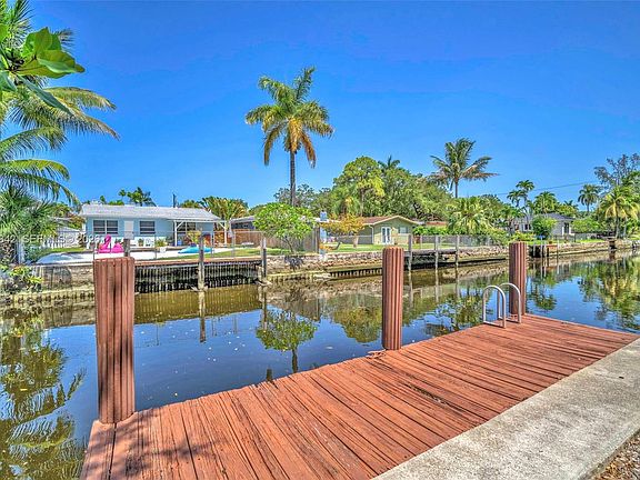 4th image of 800 SW 8th Ter