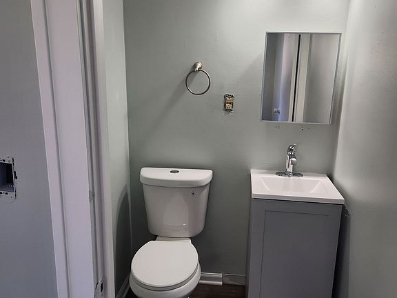 5th image of 16223 Sanford Ave