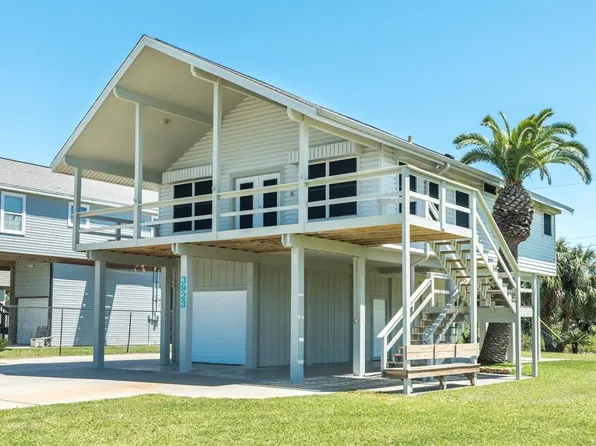 3923 Laguna Dr, Galveston, TX 77554