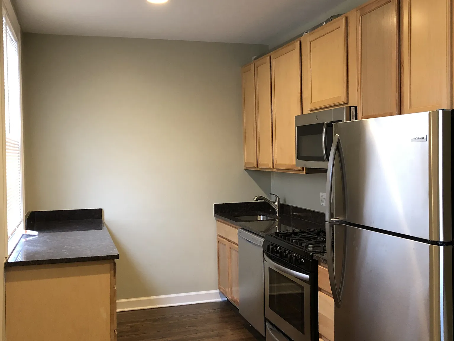 4860 W Armitage ave - 4858 W Armitage ave 2E — Photo 4