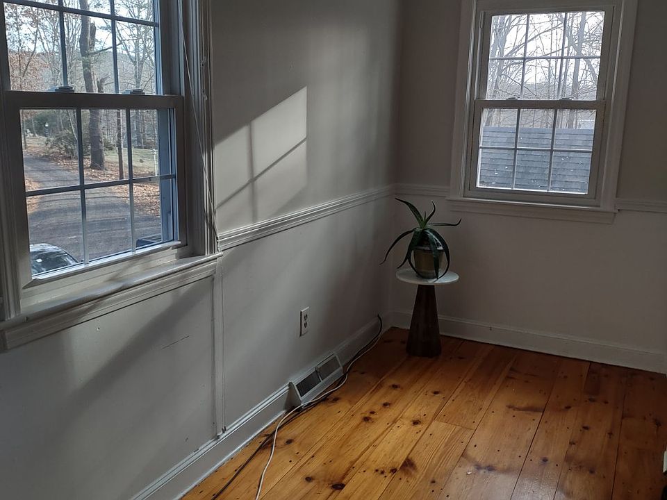 Eat in kitchen/dining area