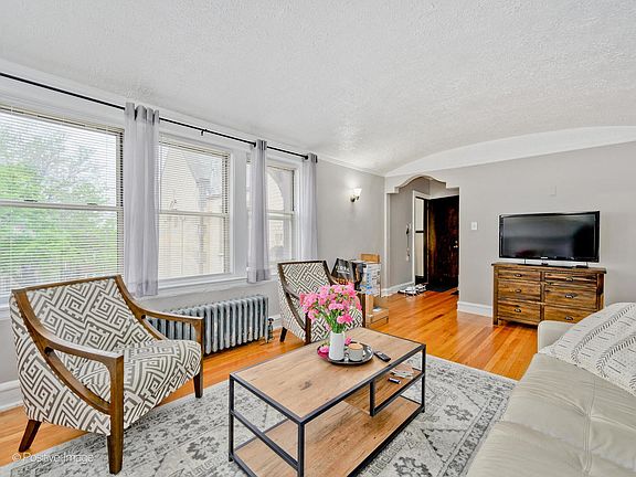 5th image of 5539 N Sawyer Ave
