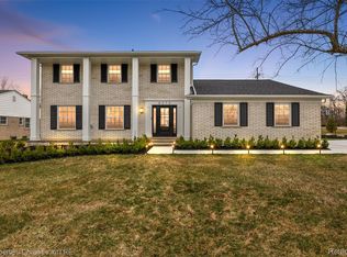 6273 Ledgeway Dr, West Bloomfield, MI