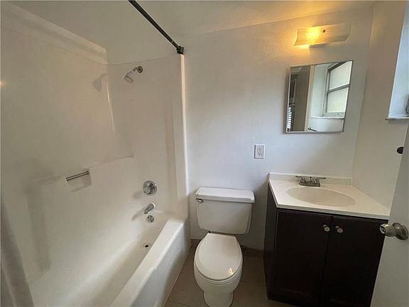 5th image of 5162 6th Ave APT 307