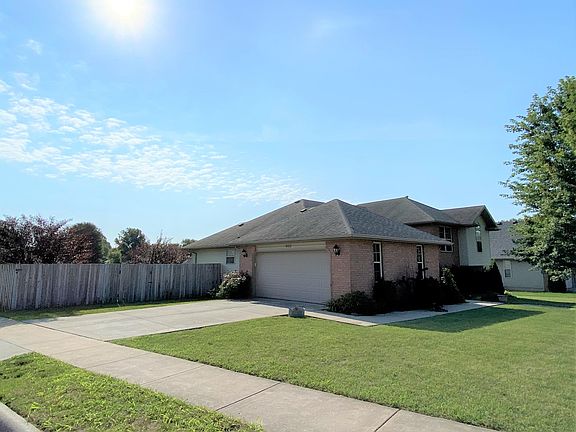 3rd image of 600 Chandler Dr