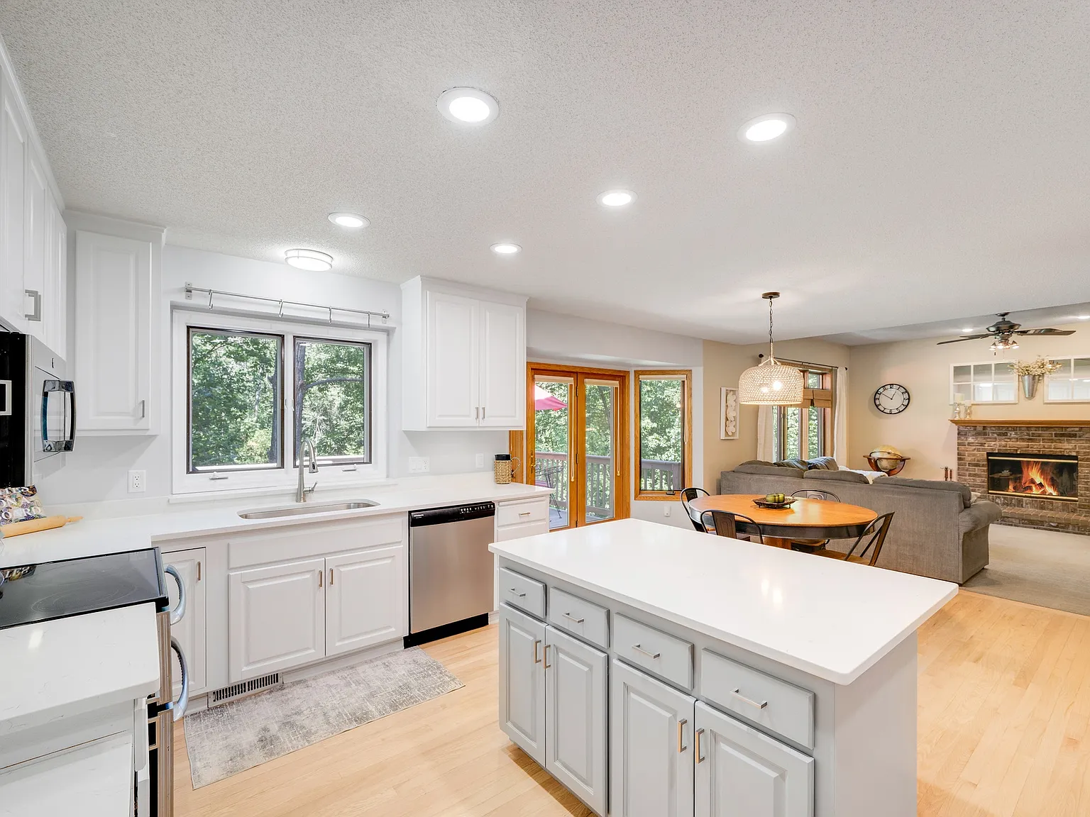 4 bed, 3404 sqft, $3,300 — Photo 4