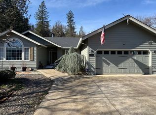409 Sarma Dr, Shady Cove, OR 97539