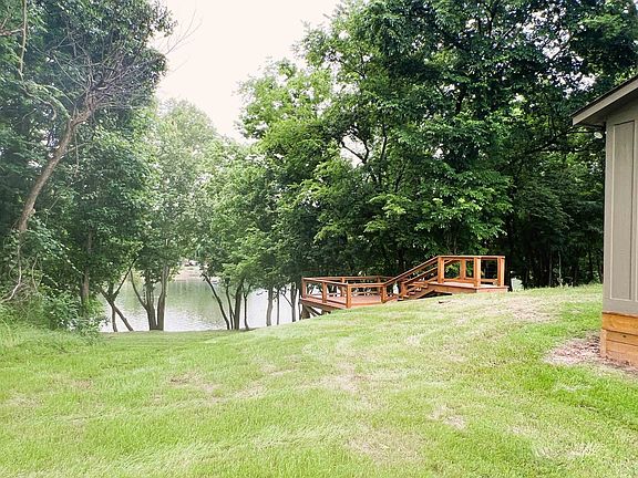 3rd image of 2 N Riverview Ln
