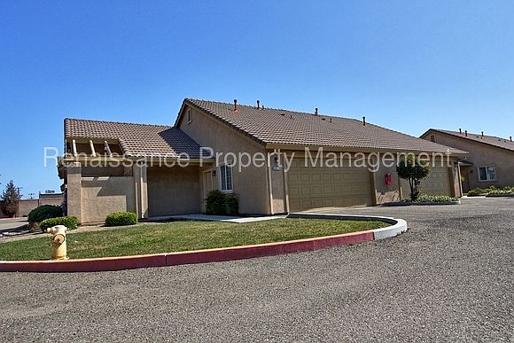 1st image of 425 Acacia St