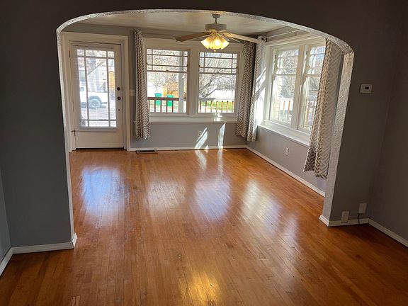 Living room, great windows!