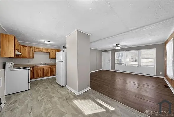 3810 Ark Ave — Photo 5