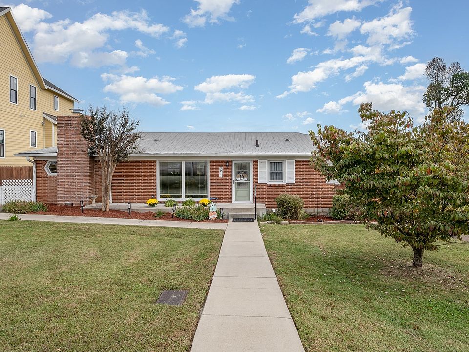 1st image of 211 Perlen Dr