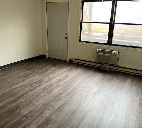 3rd image of 1203 Dixon Ave E