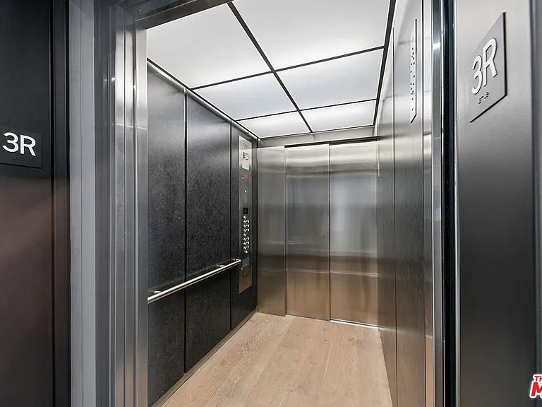10842 Victory Blvd #201 — Photo 4