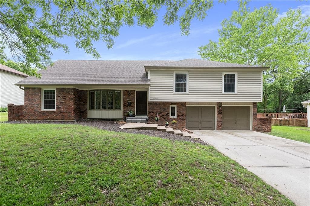 10001 Madison Ave, Kansas City, MO 64114 | Zillow