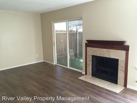 3rd image of 3604 Larchmont Square Ln