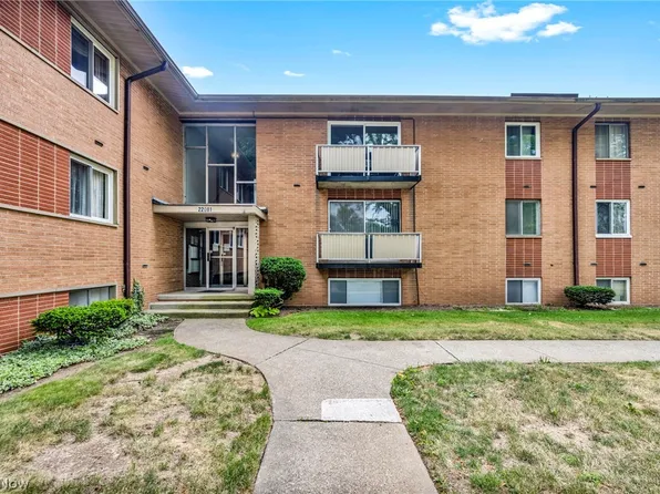 22081 River Oaks Dr APT B3, Rocky River, OH 44116