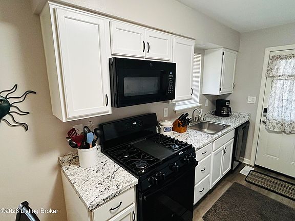 4th image of 244 Derby Ave