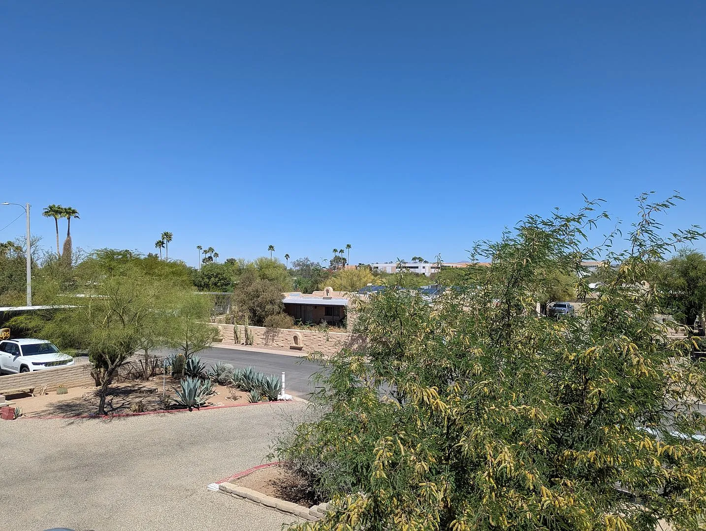 ** Two (2) Months Free ** Junior Suite Apartment Home Nestled In A Secluded Neighborhood With Bea... — Photo 3