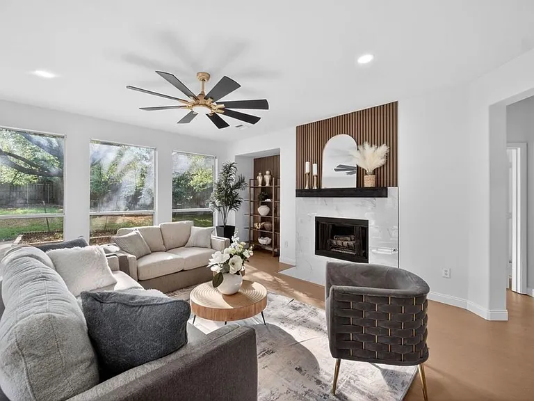 1709 Stapleton Dr — Photo 4