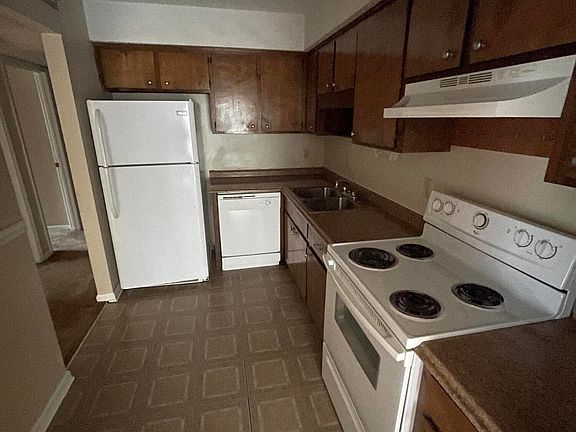 3rd image of 4751 San Jose Manor Dr W APT 2
