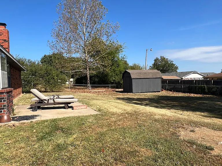 515 Kingsway St — Photo 17