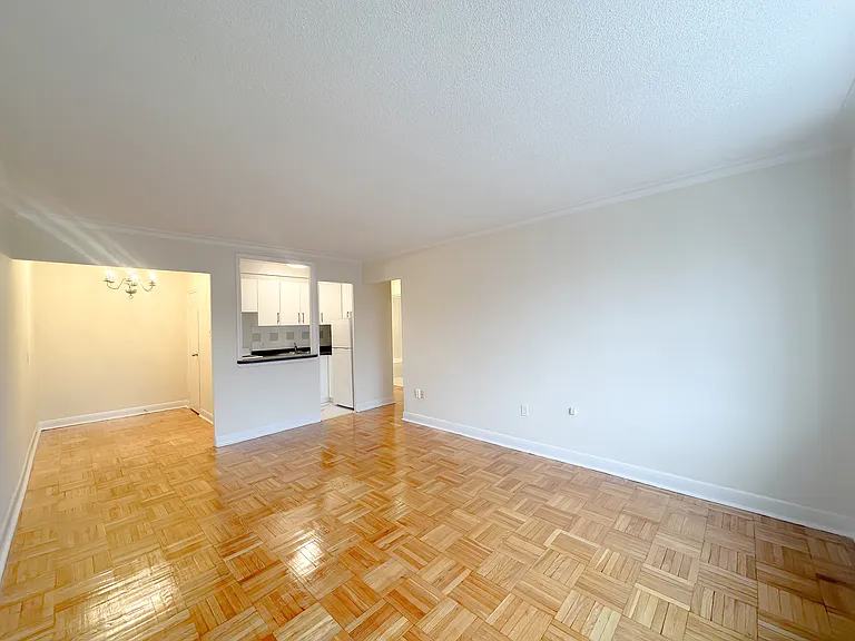 56 Ranleigh Ave #314 — Photo 4
