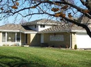 9024 W 92nd Pl, Hickory Hills, IL