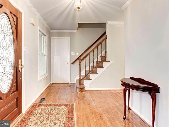 5th image of 7223 Devereux Ct #D