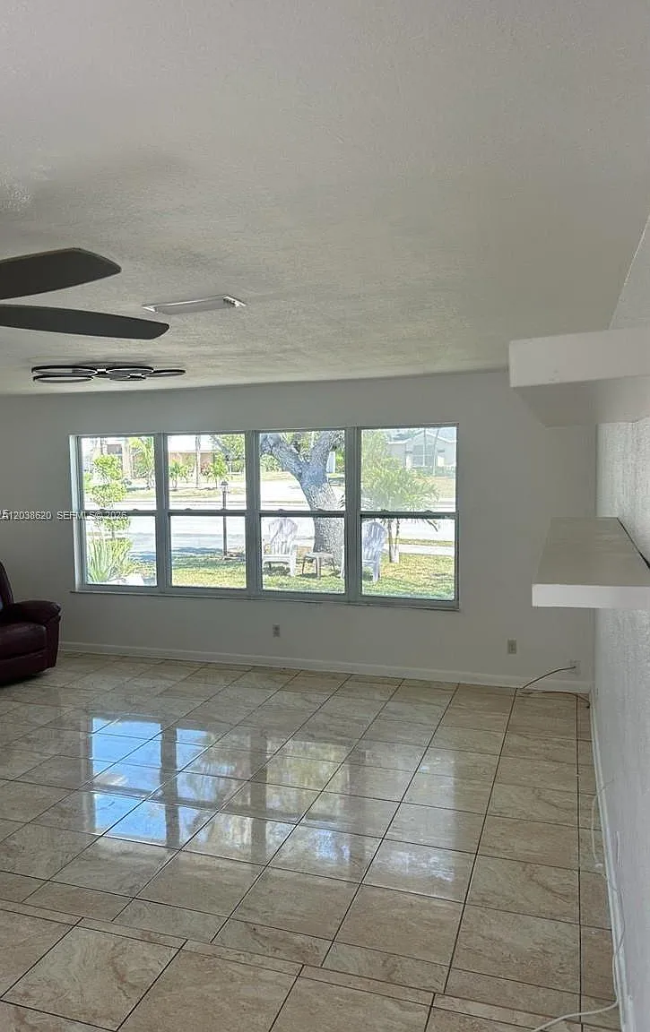 3 bed, 3.0 bath, $1,900 — Photo 2