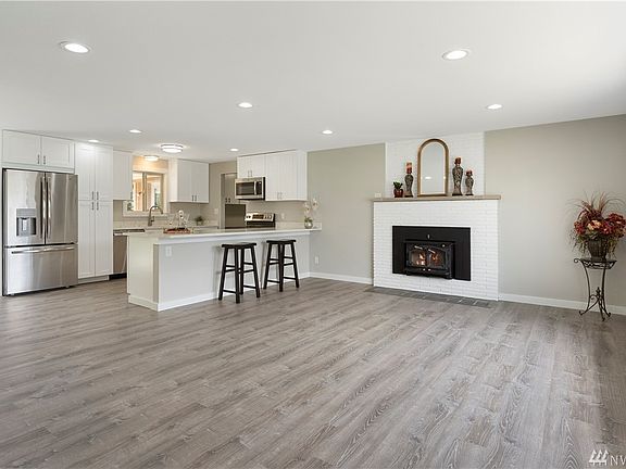 3rd image of 1335 21st St SE