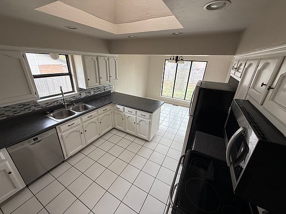 4th image of 2432 Northwood Ln