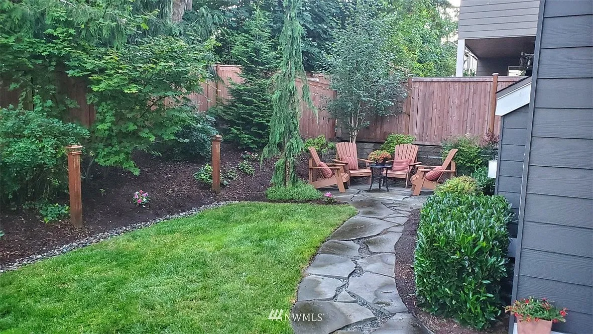 4 bed, 2880 sqft, $4,000 — Photo 2