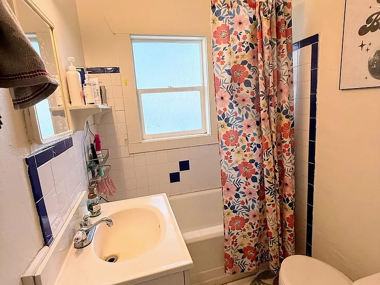 409 S University St — Photo 11