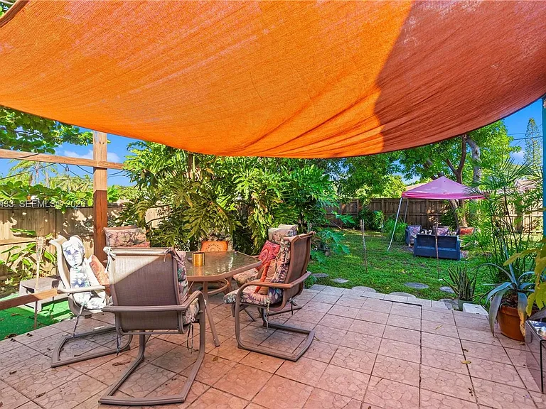 2447 Wilson St — Photo 19