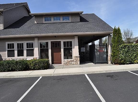 CLUB HOUSE, WORKOUT ROOM & POOL