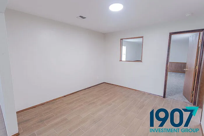 704 SW 2nd St — Photo 10
